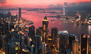 Hong Kong abre las puertas a los negocios de Bitcoin, advierte sobre regulaciones 'estrictas'